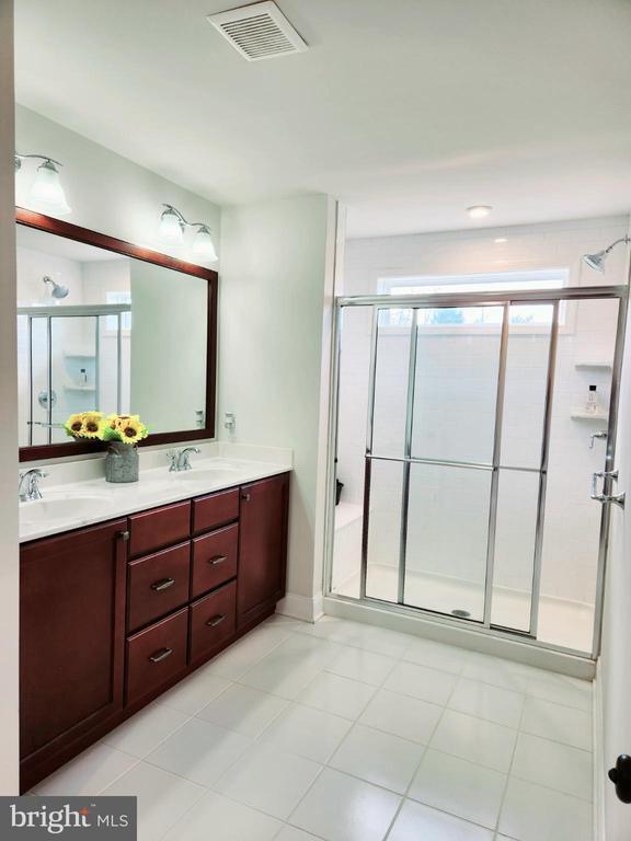 Building Photo - 12 Sassafras Ln