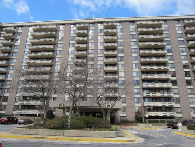 Building Photo - 1808 Old Meadow Rd