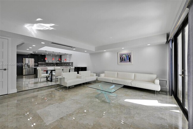 Building Photo - 310 Poinciana Island Dr