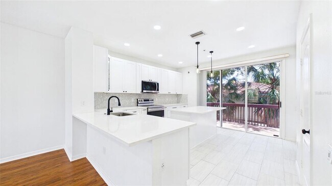 Building Photo - 3175 Bayshore Oaks Dr
