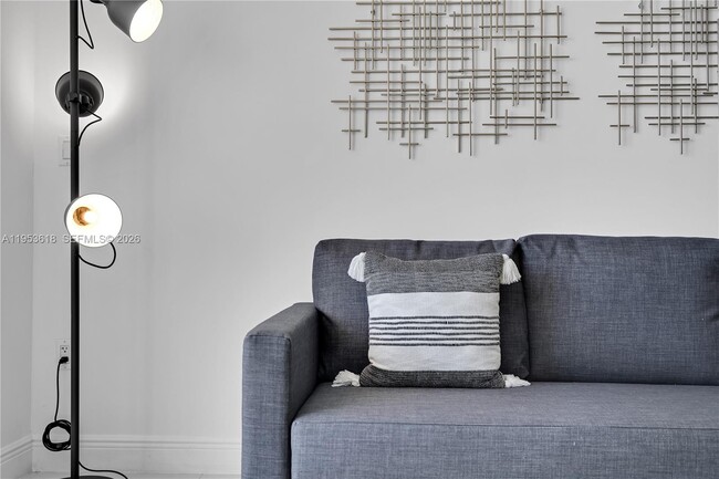 Building Photo - 1750 N Bayshore Dr