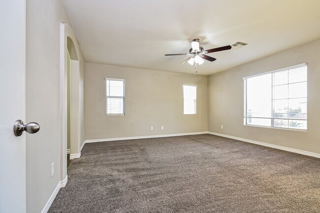 Building Photo - 1110 Cliffbrook Hedge Ave