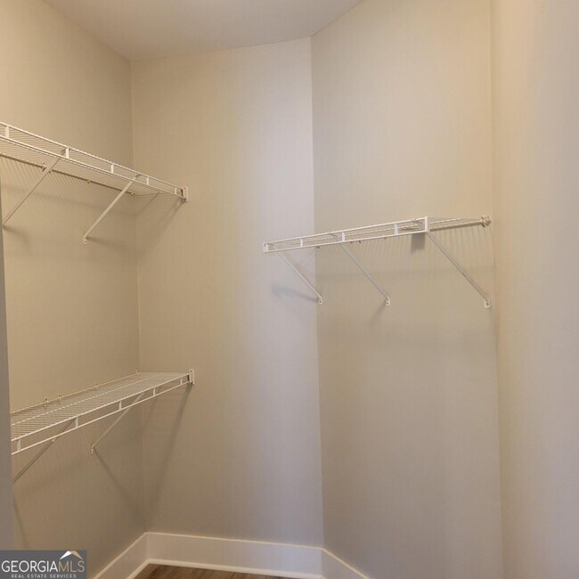 Building Photo - 1111 Surrey Ln