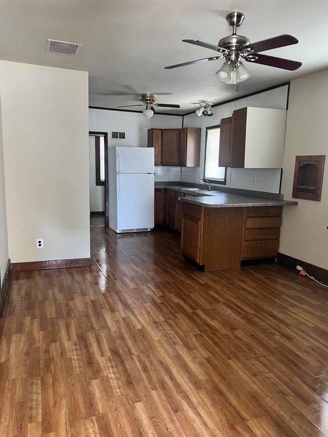 Building Photo - 906 S 7th St