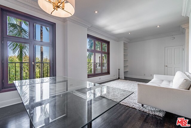 Building Photo - 316 N Rossmore Ave