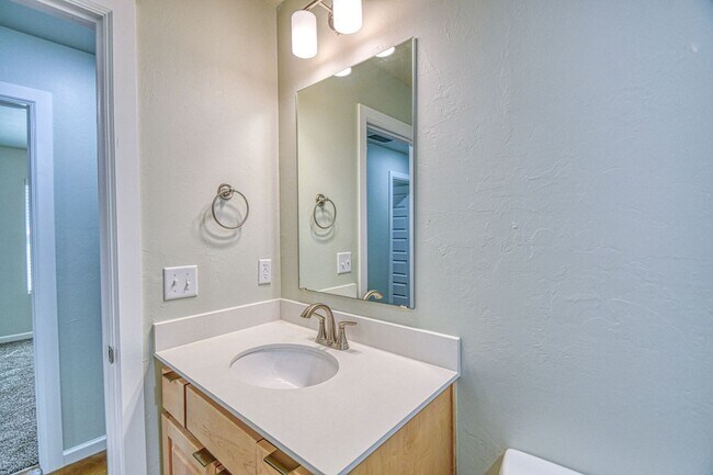 Building Photo - 2713 Clifton Ter