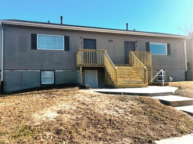 Primary Photo - Conveniently located & short drive to Fort...