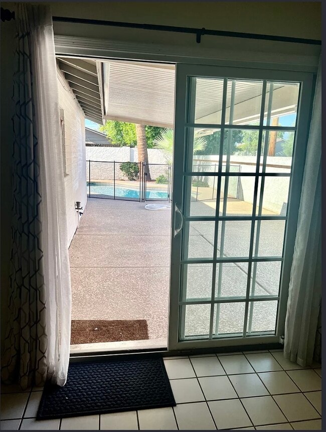 Building Photo - 984 N 85th Pl