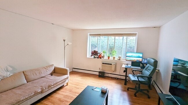 Building Photo - 50 Green St