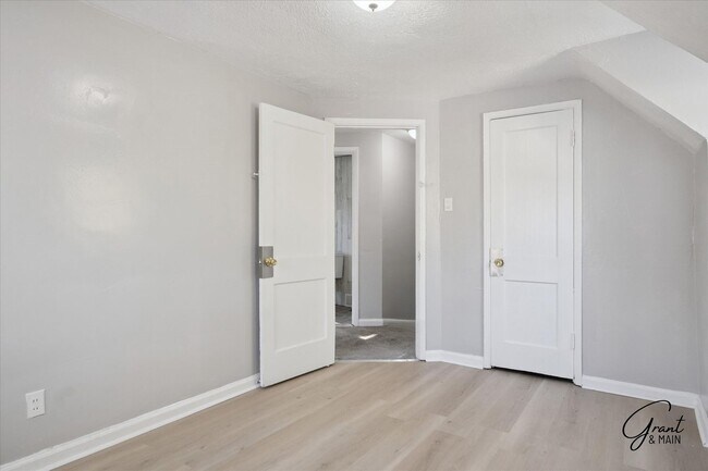 Building Photo - 18330/18332 Kelly Rd - Naama Cohen