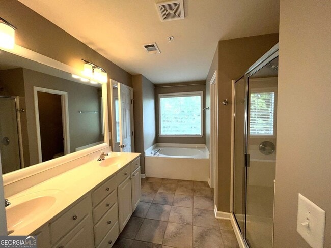 Building Photo - 1751 Highlands View Dr