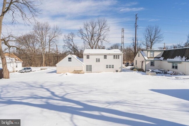 Building Photo - 329 Hillcrest Ave