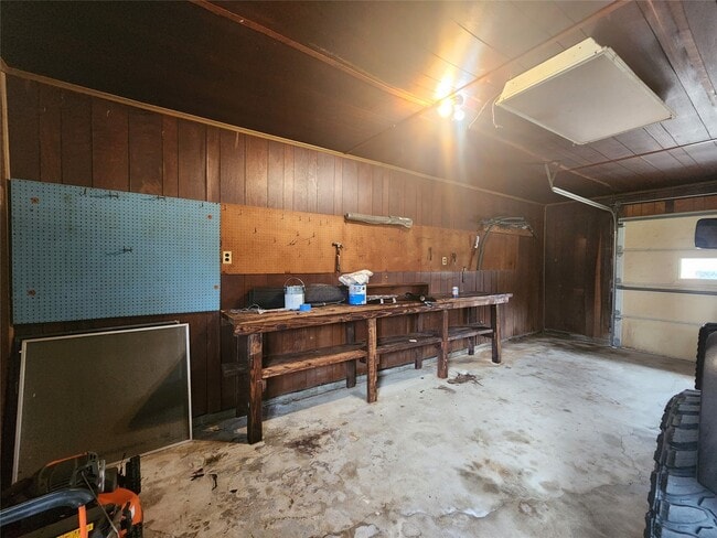 Building Photo - 1165 Lake St
