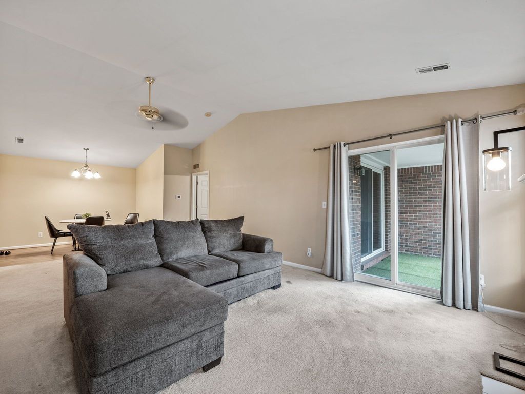 Building Photo - 44975 Marigold Dr