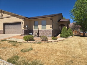 Building Photo - 729 Skyview Ct