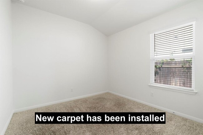 Building Photo - 121 Oakdale Meadows Ln