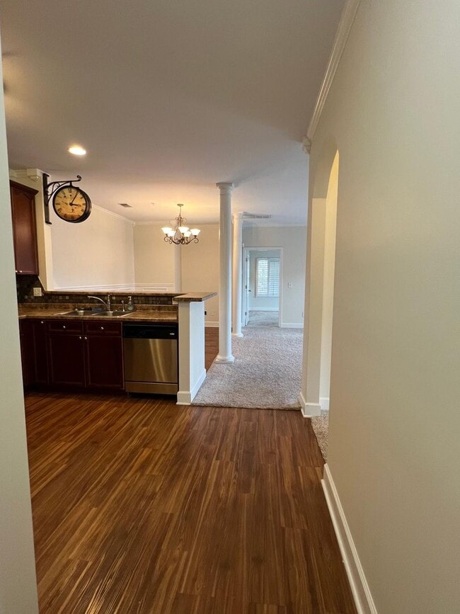 Building Photo - 2 bed 2 bath Lenox village condo