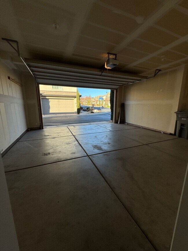 Building Photo - Beautiful 3 Bedroom Home - Casitas at Sienna Hills