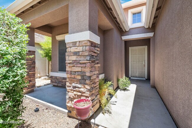 Building Photo - 4618 W Cottontail Rd
