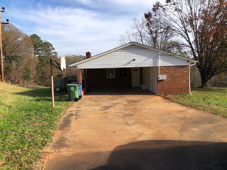 Building Photo - 4 Hillcrest Dr