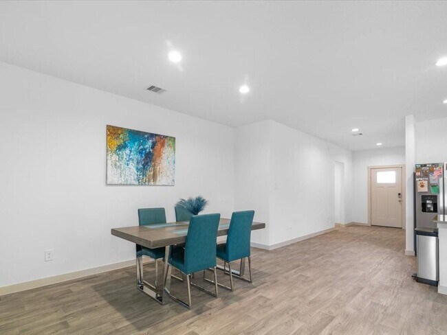 Building Photo - 1702 Maclane Ct