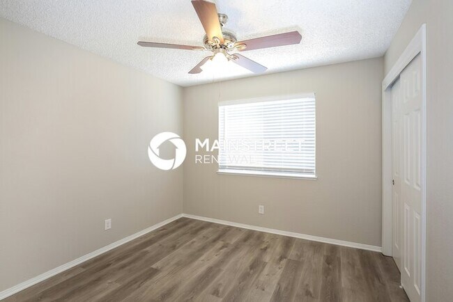 Building Photo - 4 Bedroom Pet-Friendly Home in LAS VEGAS, ...