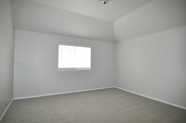 Building Photo - 9020 Brook Hill Ln