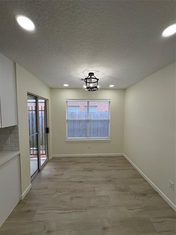 Building Photo - 18251 River Sage Dr