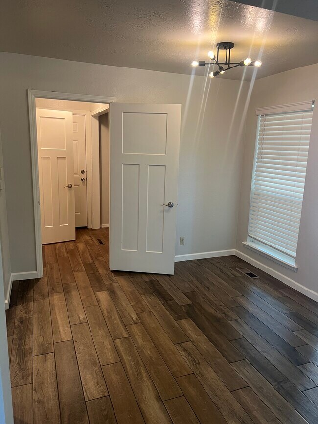 Building Photo - 3823 Quail Run Cir