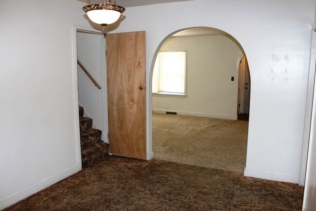 Building Photo - NEXT TO KSU!!!