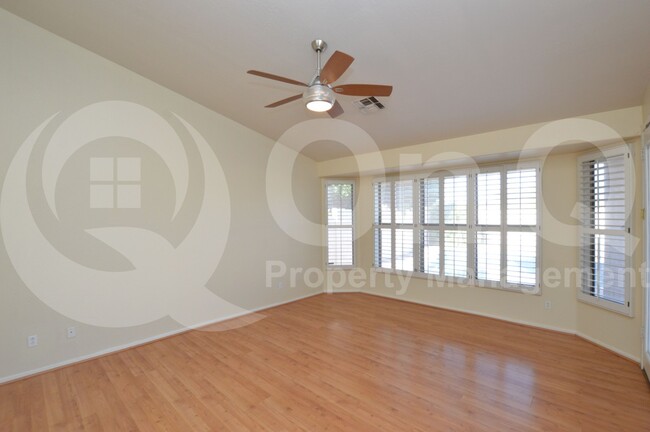 Building Photo - 727 S Peppertree Dr