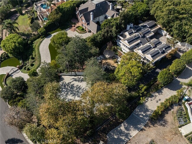 Building Photo - 31561 Peppertree-Bend