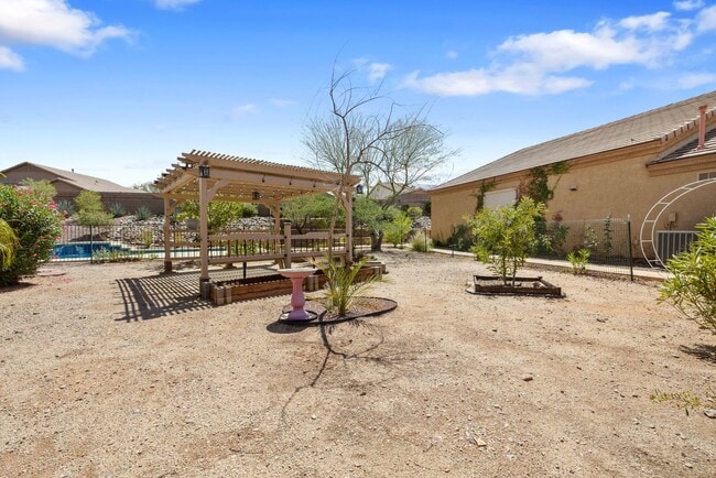 Building Photo - Beautiful Home with Pool and Spa and 3 car...