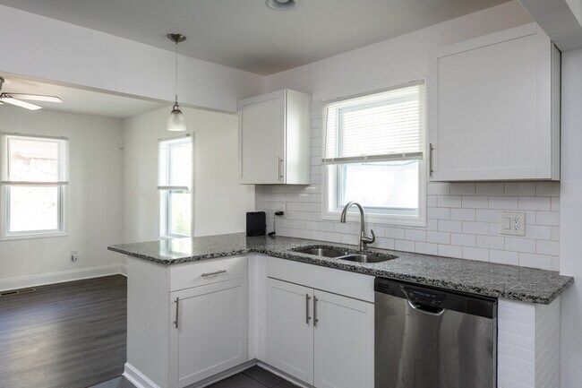 Building Photo - 364 Betsy Ave SW