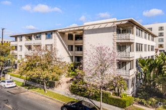 Building Photo - 333 N Palm Dr