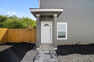 Building Photo - CALL FOR MORE DETAILS!!