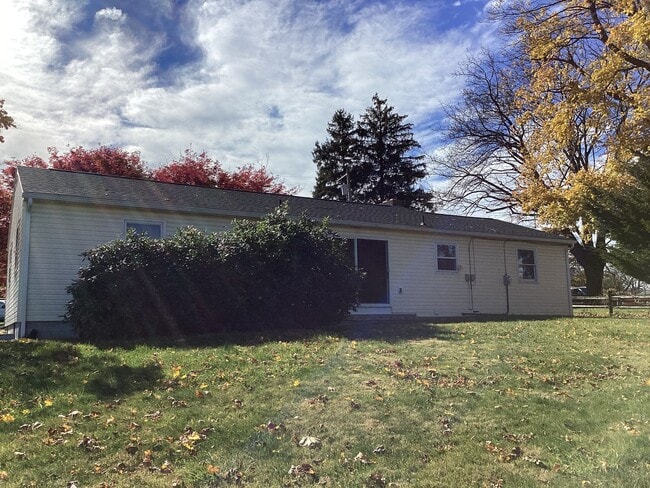 Building Photo - Roomy Rancher in Blue Ridge Summit