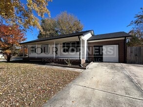 Building Photo - Beautiful 3 Bedroom 2 Bath Home