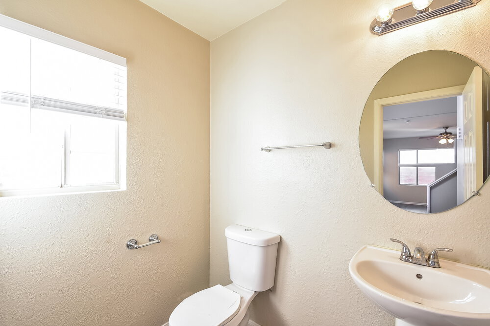 Building Photo - 4950 Attitude Ct