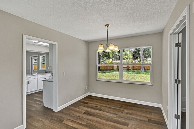 Building Photo - Renovated 3 bedroom/ 2 bathroom home in Mandarin