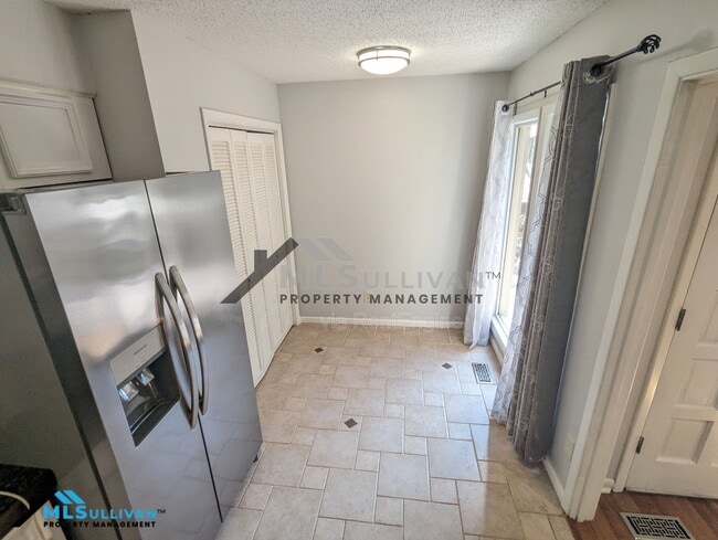 Building Photo - 4100 Five Oaks Dr