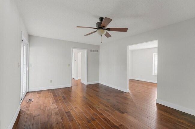 Building Photo - Spacious 4-Bed, 3-Bath Family Home