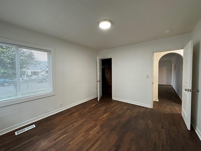 Building Photo - 1134 N Rainier Ave