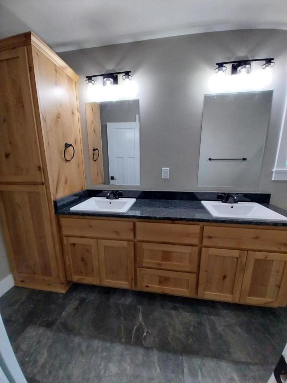 Building Photo - 330 Hazel Way