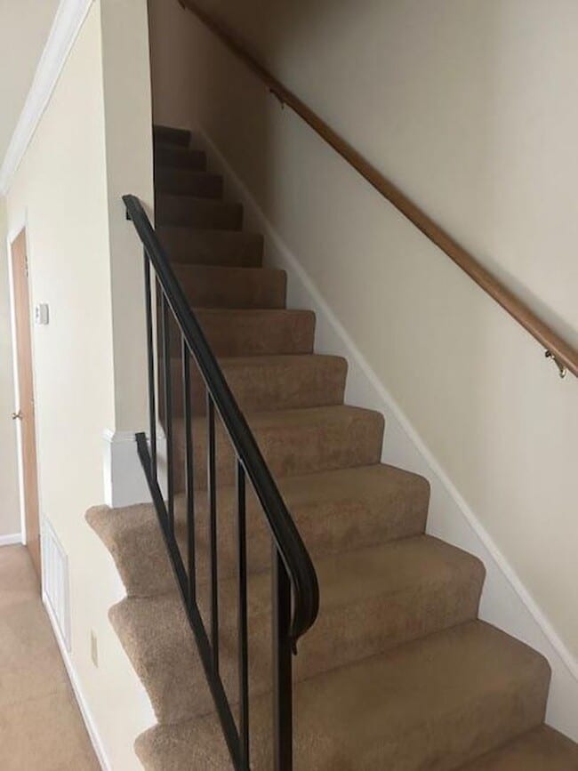Building Photo - New Listing!