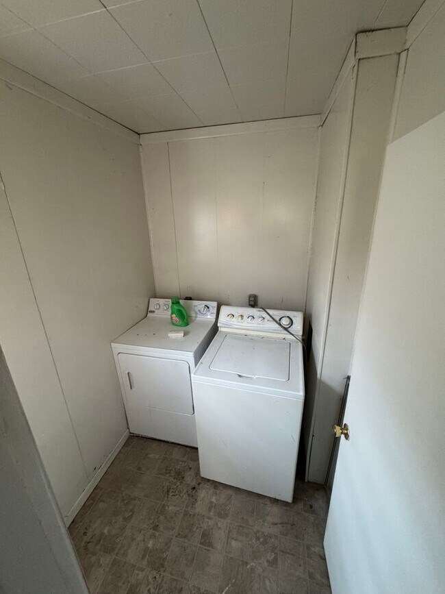 Building Photo - 2401 Lowell Ave