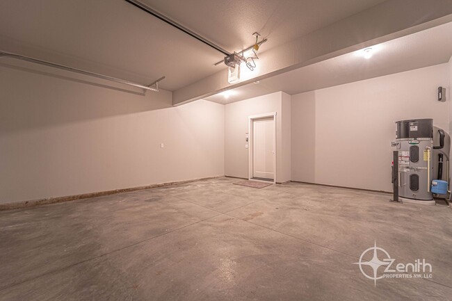 Building Photo - $1000 OFF RENT! Contemporary 3 Bedroom Hom...