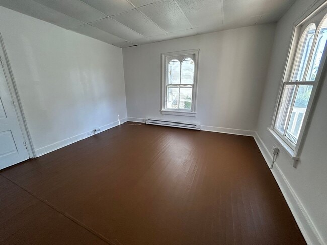 Building Photo - 1 Bed 1 Bath House Available To Rent For $...