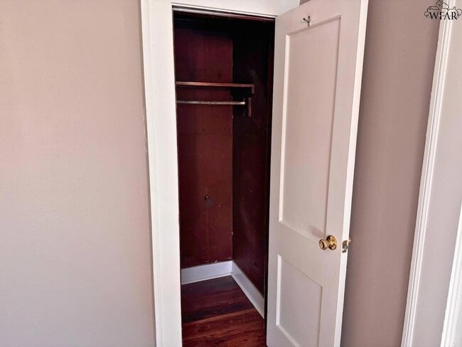 Building Photo - 1710 Monroe St