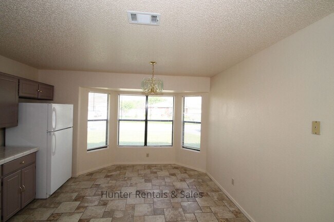 Building Photo - Winfield Estates!